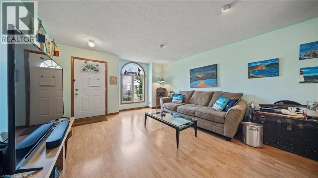 209 NELSON Street W