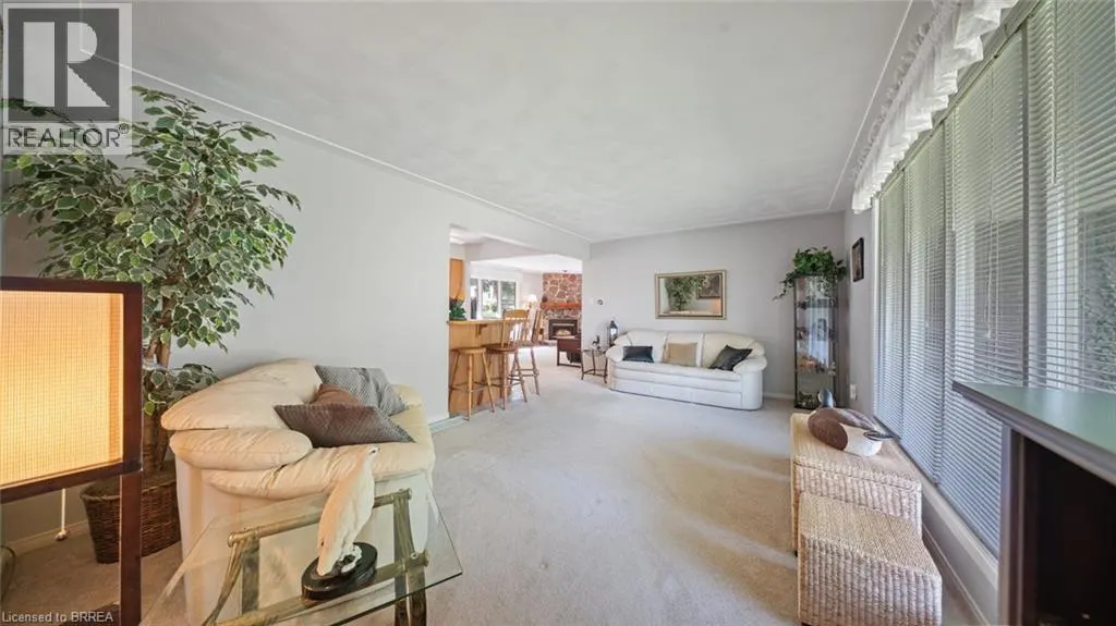 124 GOVERNOR'S Road E