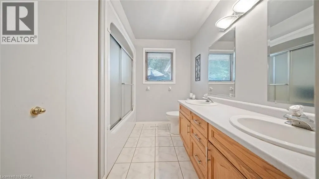 124 GOVERNOR'S Road E