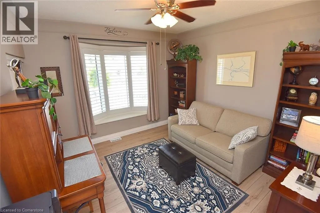 241 SILVERBIRCH Boulevard