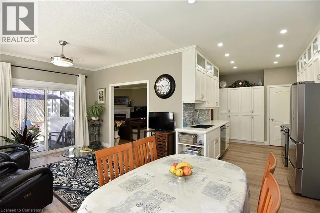 241 SILVERBIRCH Boulevard