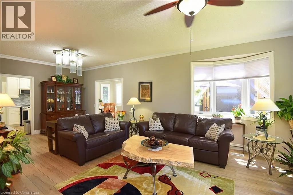 241 SILVERBIRCH Boulevard