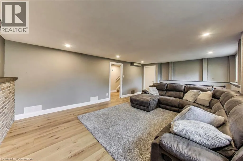 9 BROOKS Circle