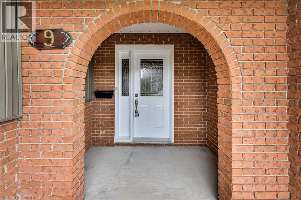 9 BROOKS Circle