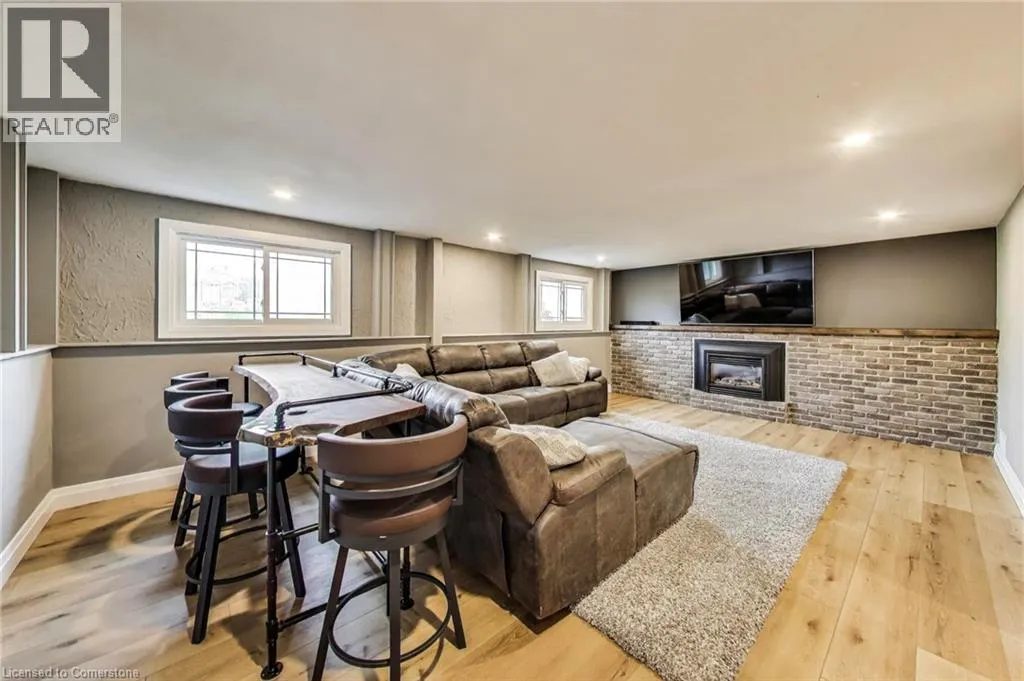 9 BROOKS Circle