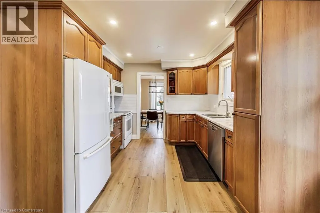 9 BROOKS Circle