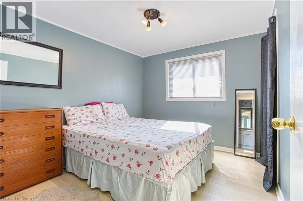 4453 MEADOWVALE Drive Unit# Main, #Main