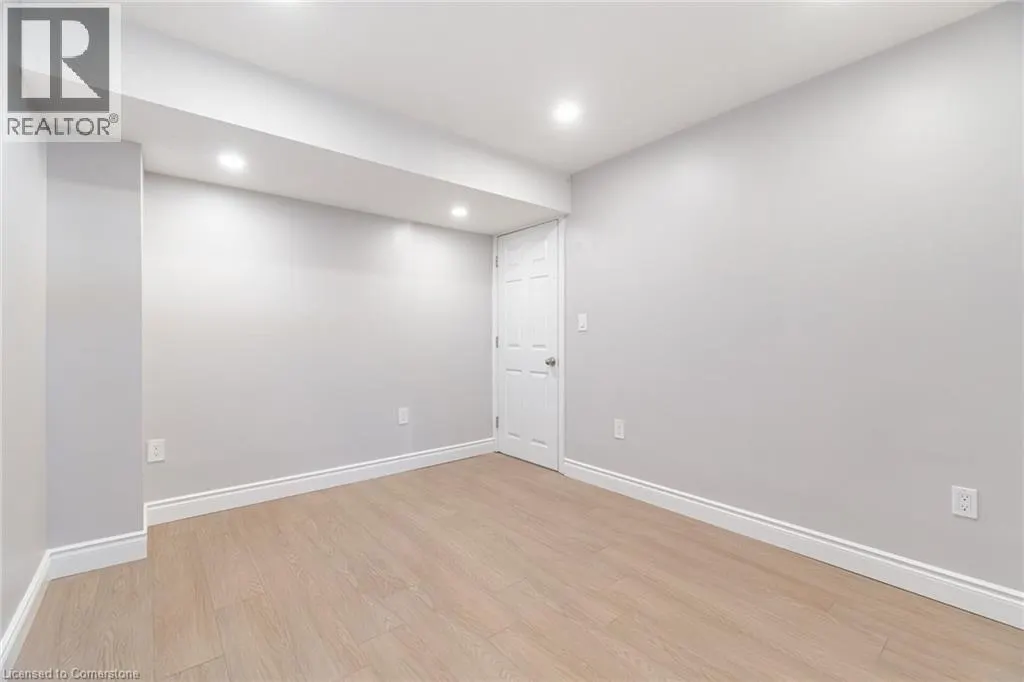 28 PICKETT Place