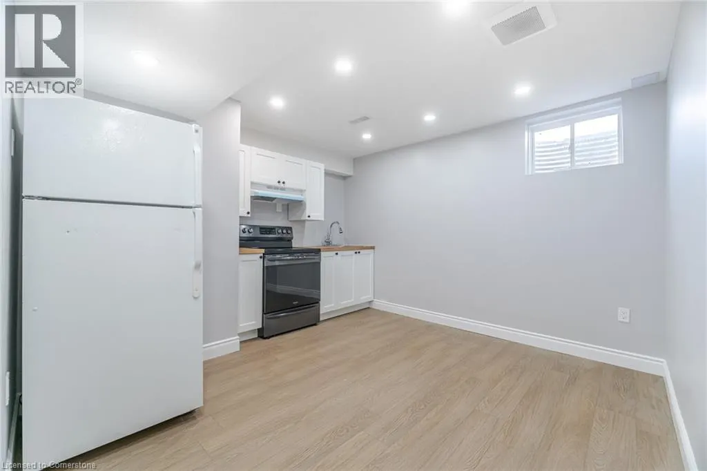 28 PICKETT Place