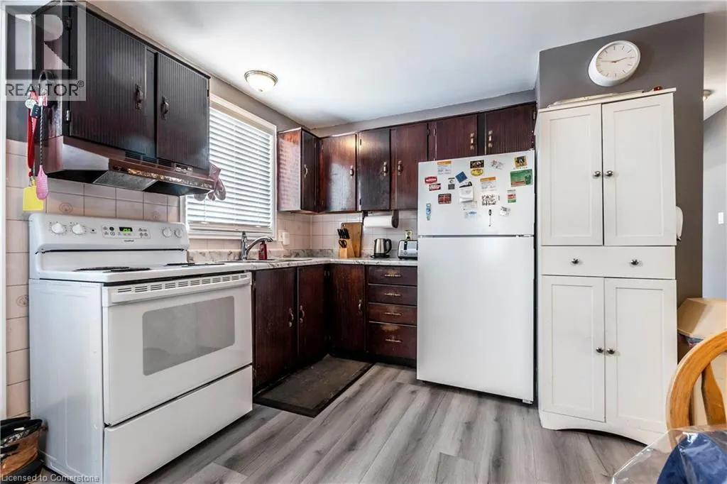 75 SEKURA Crescent