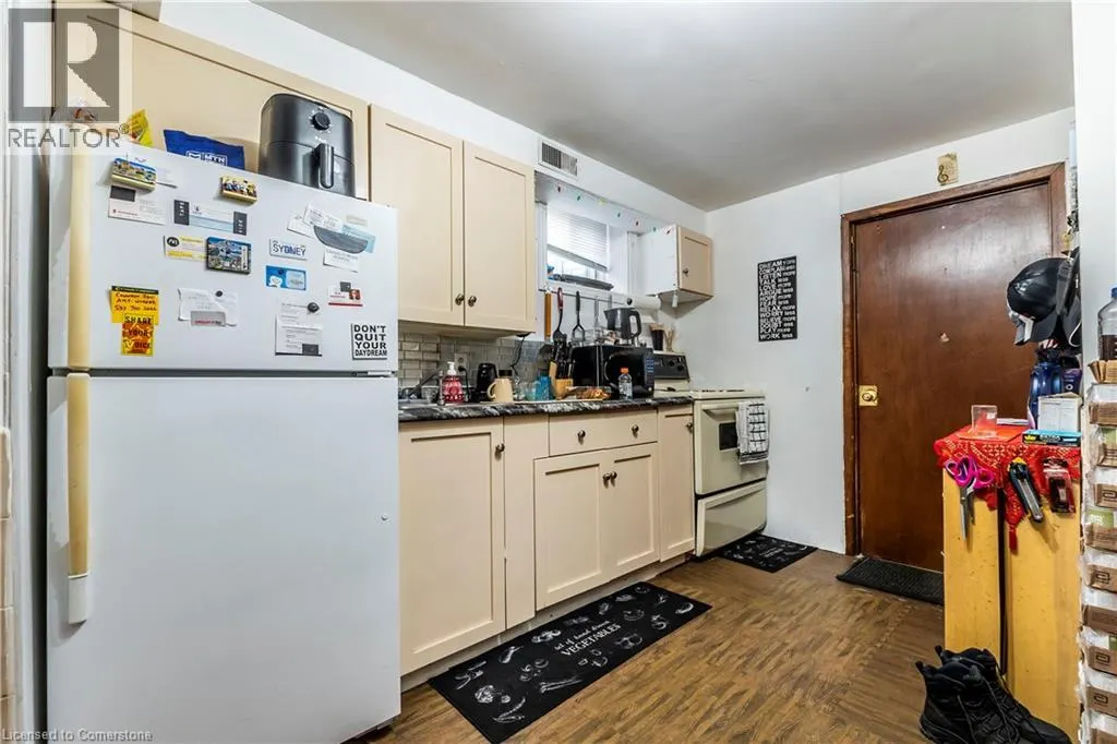 75 SEKURA Crescent