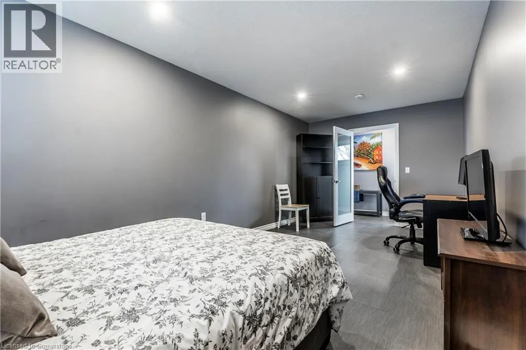 75 SEKURA Crescent