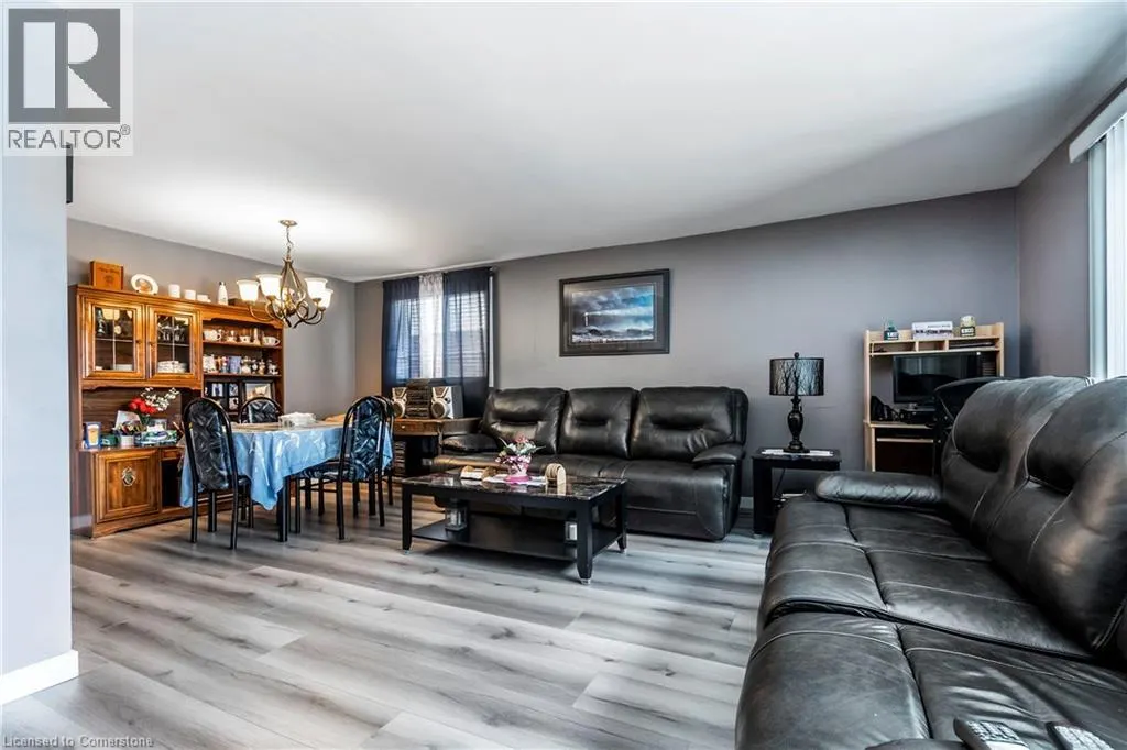75 SEKURA Crescent