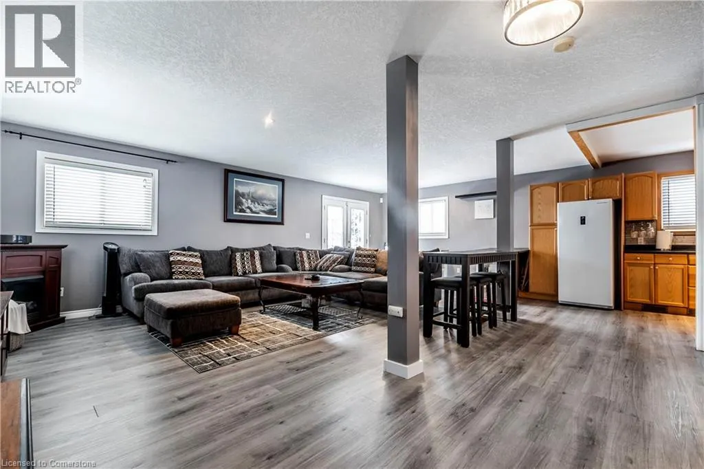 75 SEKURA Crescent