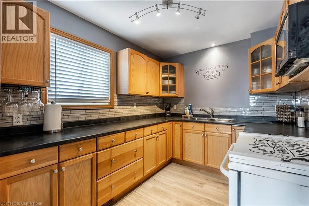 75 SEKURA Crescent