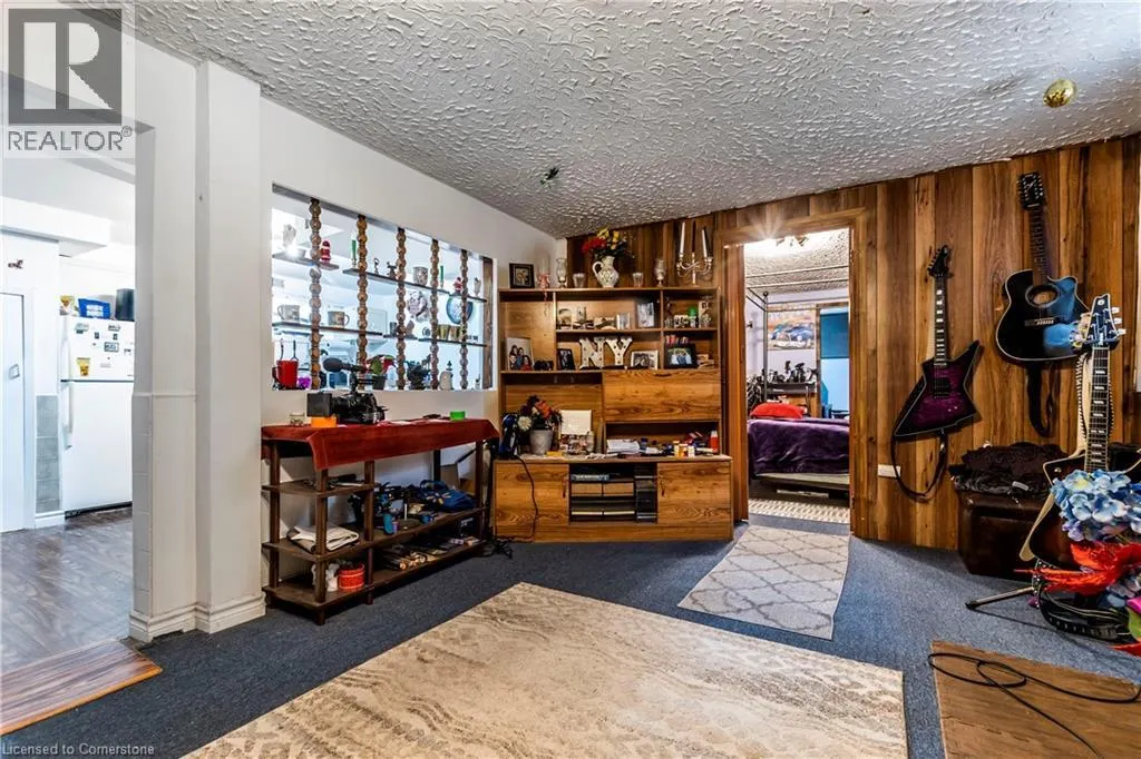 75 SEKURA Crescent