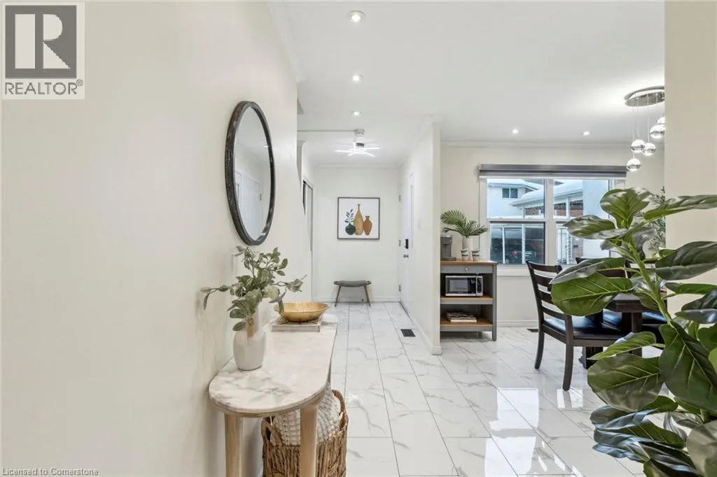407 KEATS Way Unit# 3, #3