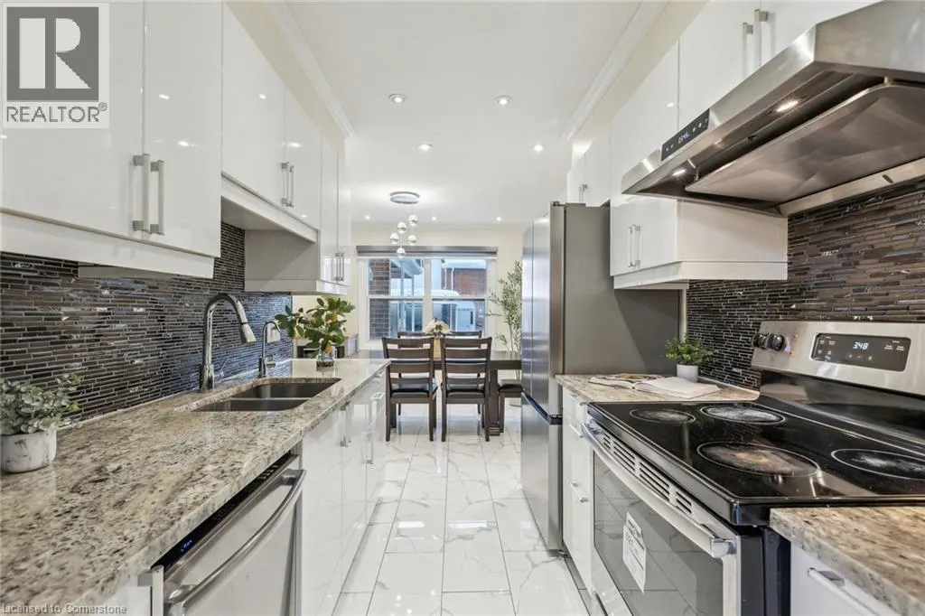 407 KEATS Way Unit# 3, #3