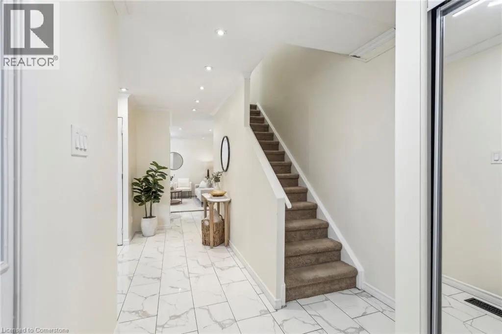 407 KEATS Way Unit# 3, #3