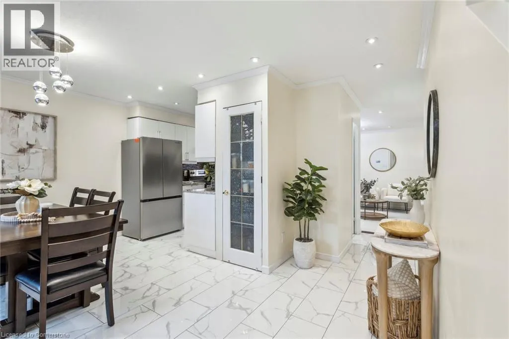 407 KEATS Way Unit# 3, #3