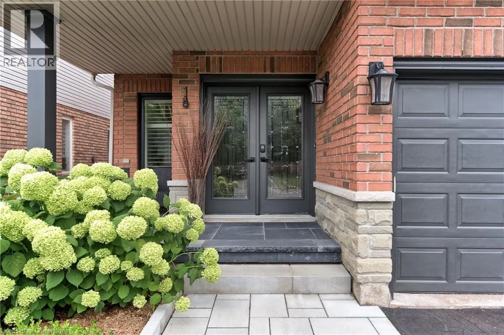54 HICKORY Crescent