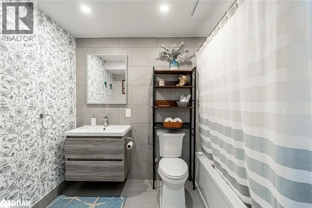 117 EDGEHILL Drive Unit# 203, #203