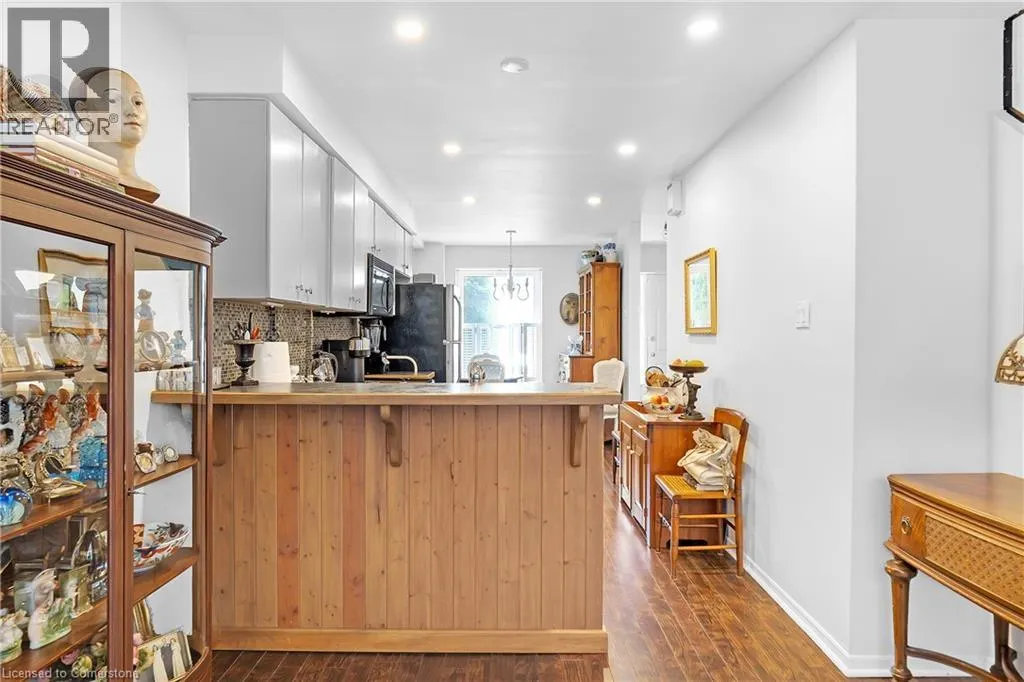 23 MACAULAY Street W Unit# 3, #3