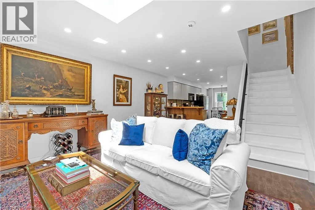 23 MACAULAY Street W Unit# 3, #3
