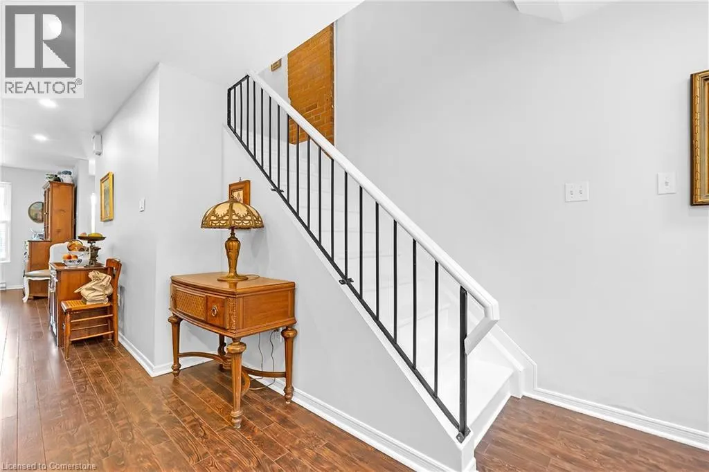 23 MACAULAY Street W Unit# 3, #3