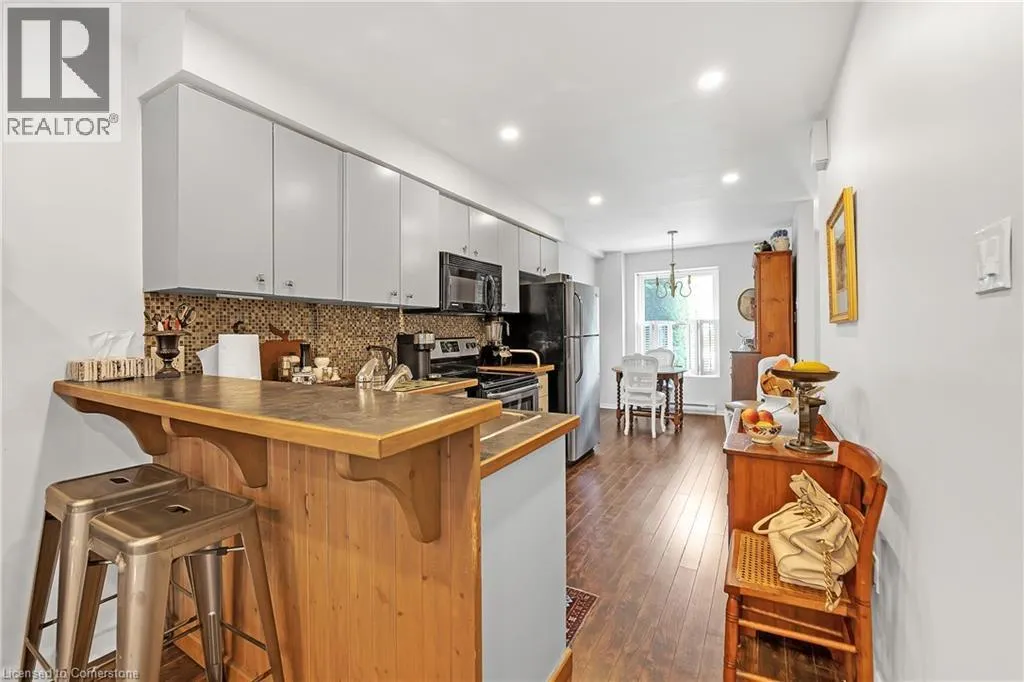 23 MACAULAY Street W Unit# 3, #3