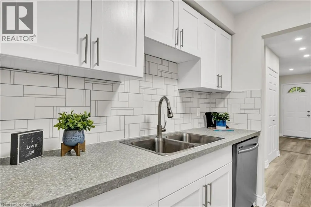302 COLLEGE AVENUE WEST Avenue Unit# 21, #21