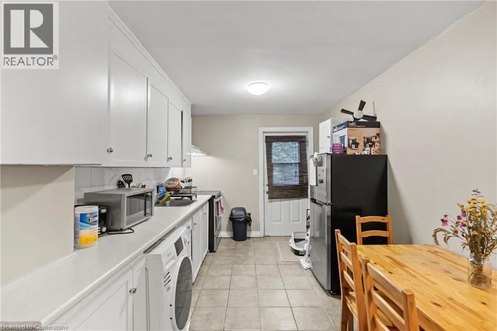 48 LOCKE Street S