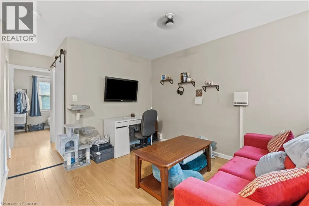 48 LOCKE Street S