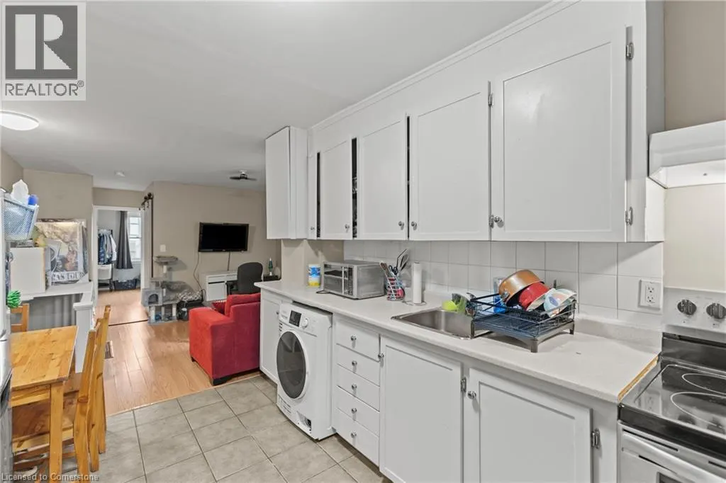 48 LOCKE Street S