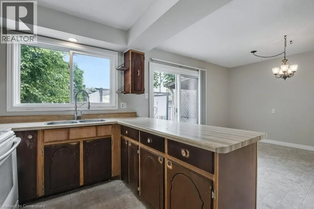 106 MONTEAGLE Crescent