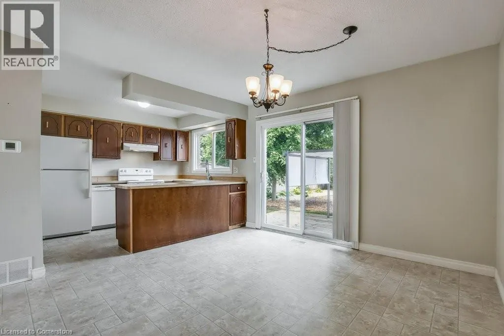 106 MONTEAGLE Crescent
