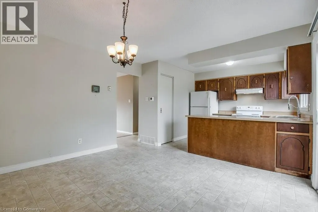 106 MONTEAGLE Crescent