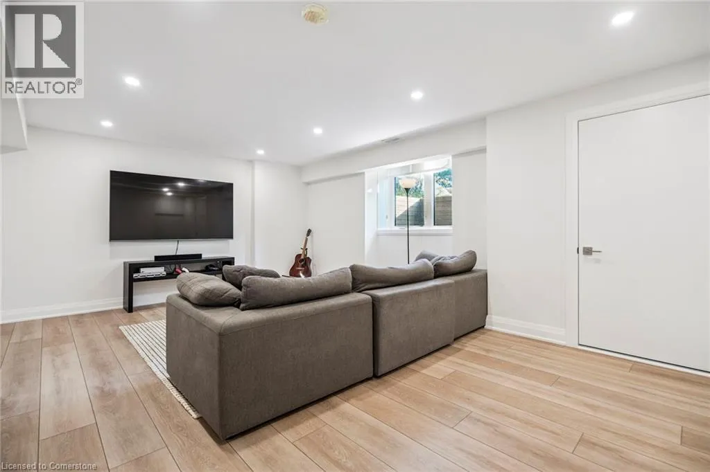 8 PAXTON Avenue
