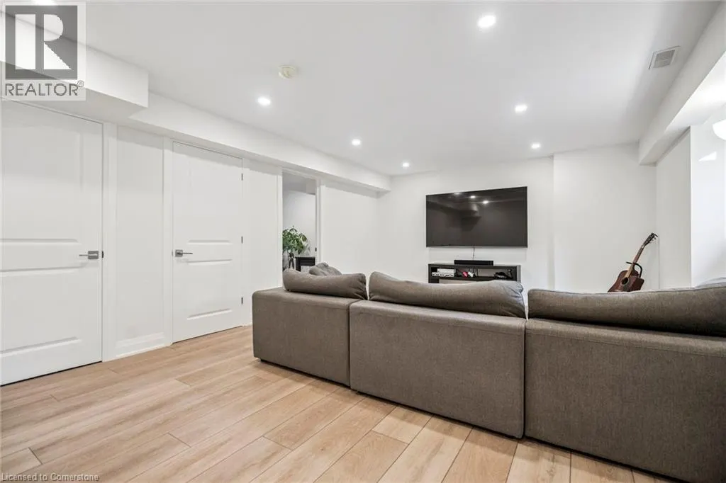8 PAXTON Avenue