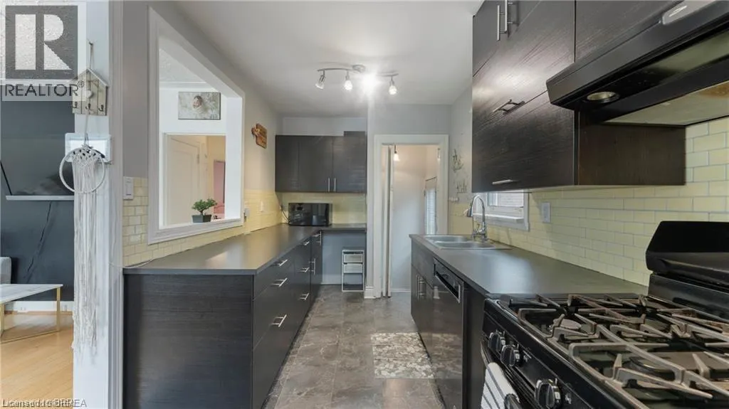 69 LYONS Avenue