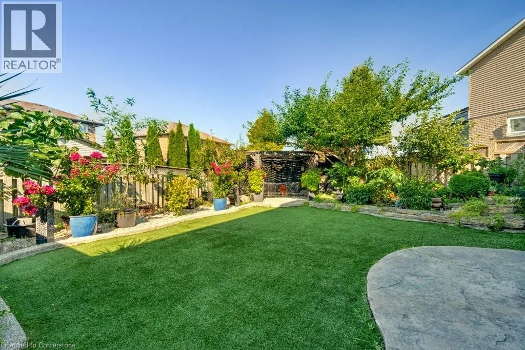 27 PINEWOODS Drive