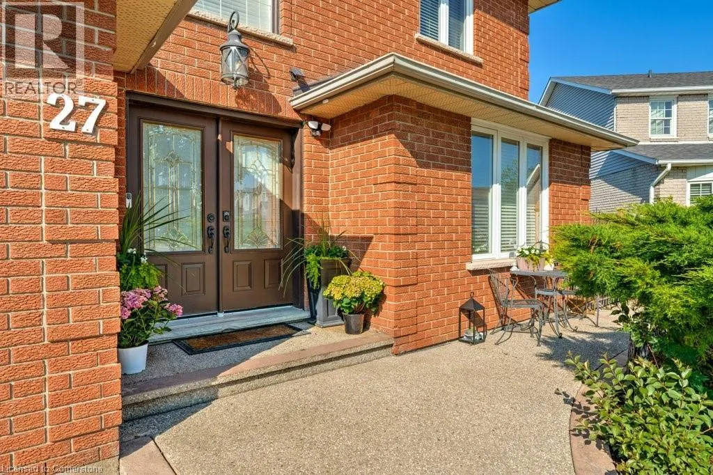 27 PINEWOODS Drive