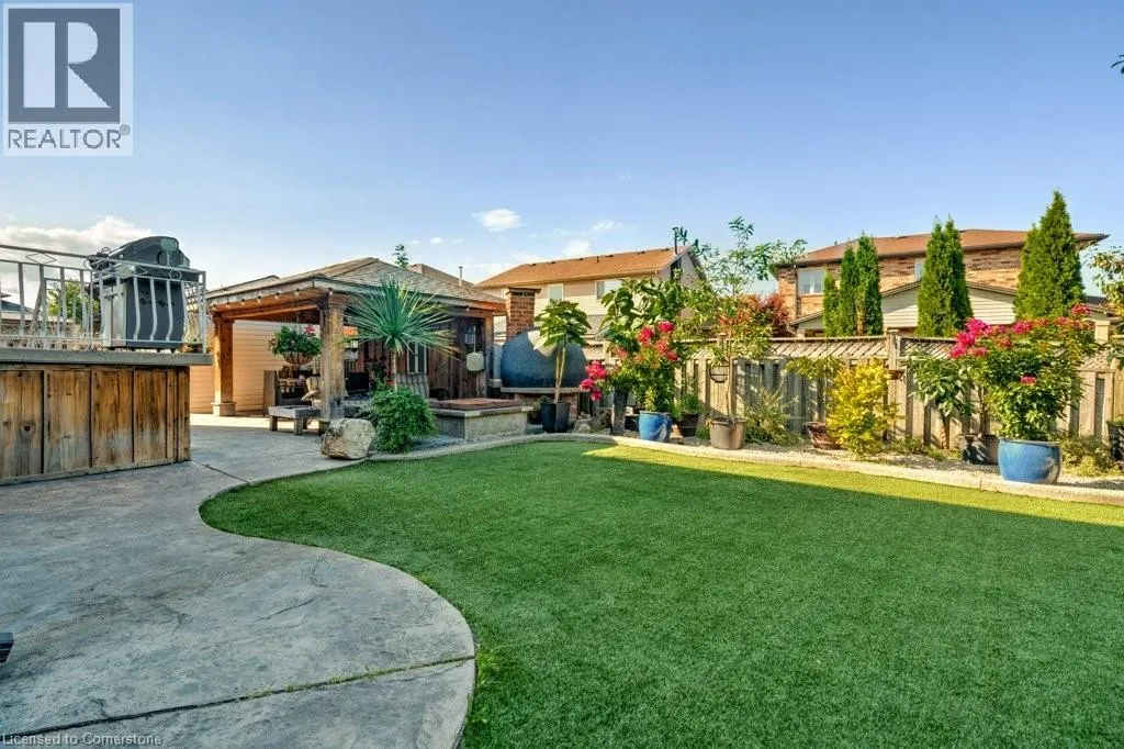 27 PINEWOODS Drive
