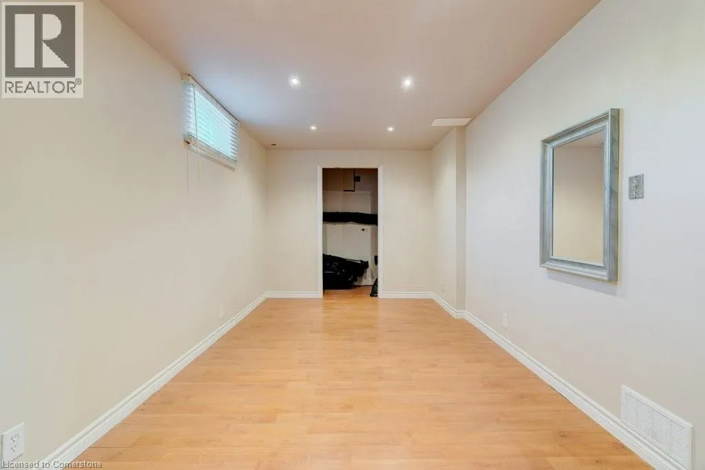 27 PINEWOODS Drive