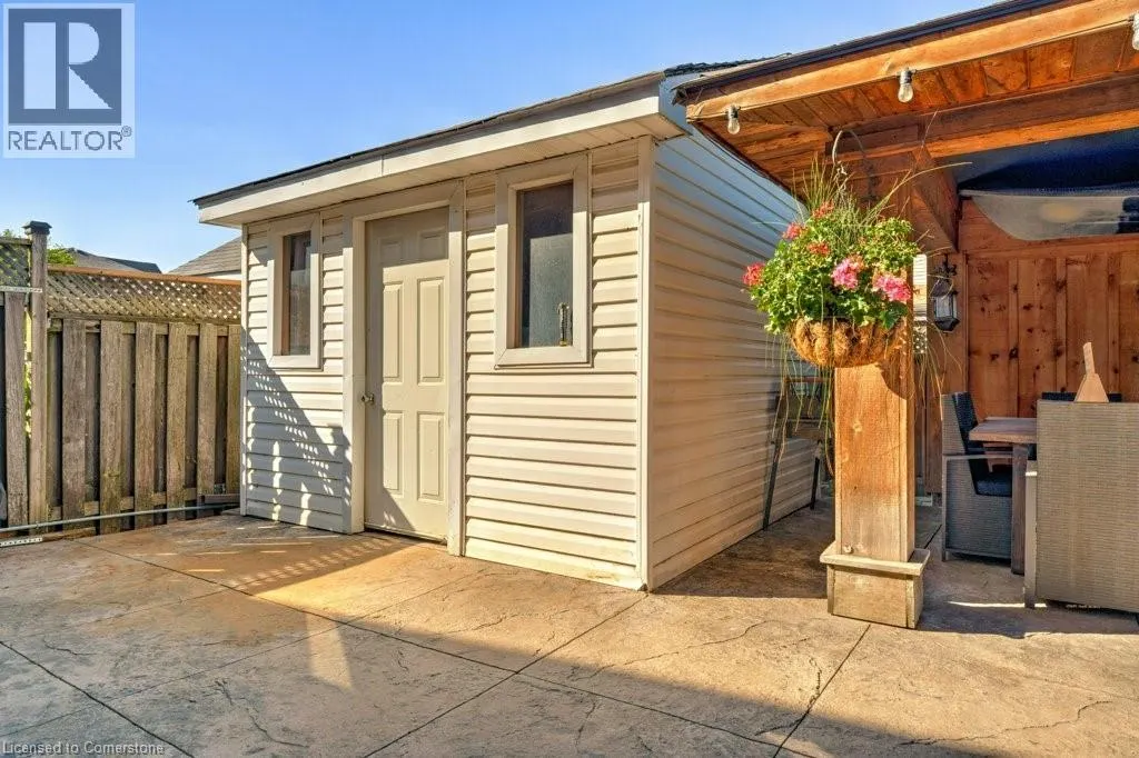 27 PINEWOODS Drive