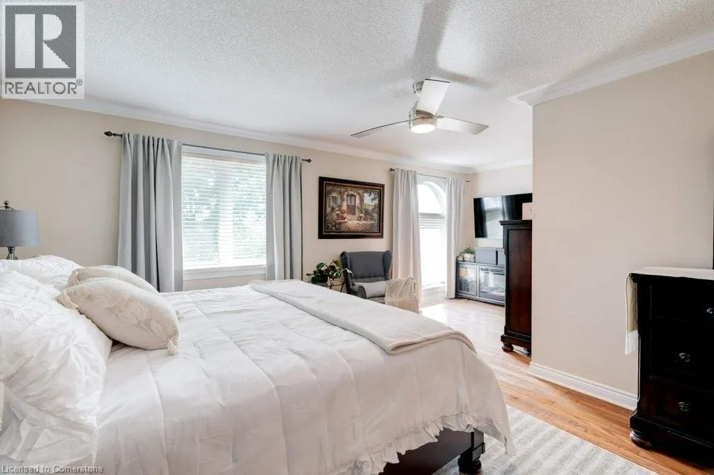 27 PINEWOODS Drive