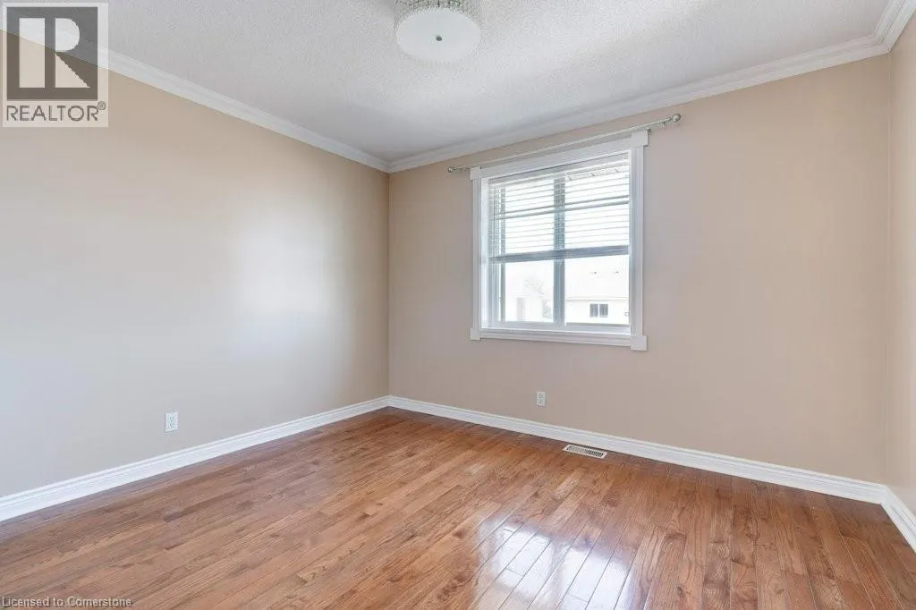 27 PINEWOODS Drive