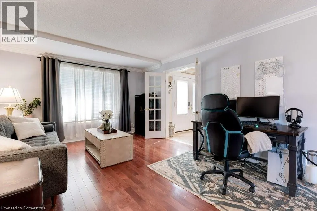 27 PINEWOODS Drive