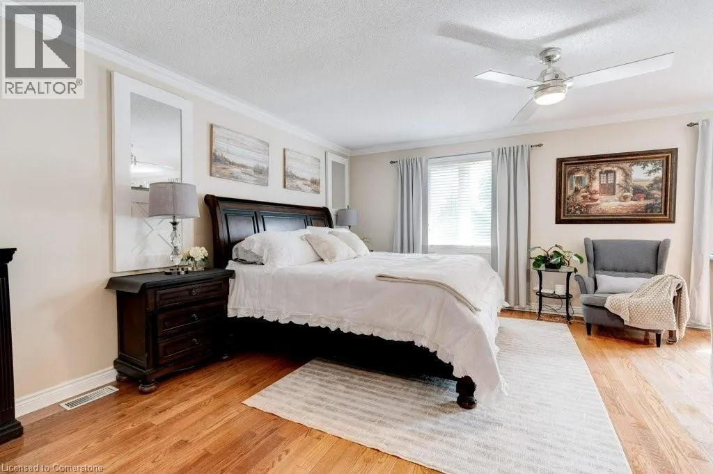 27 PINEWOODS Drive