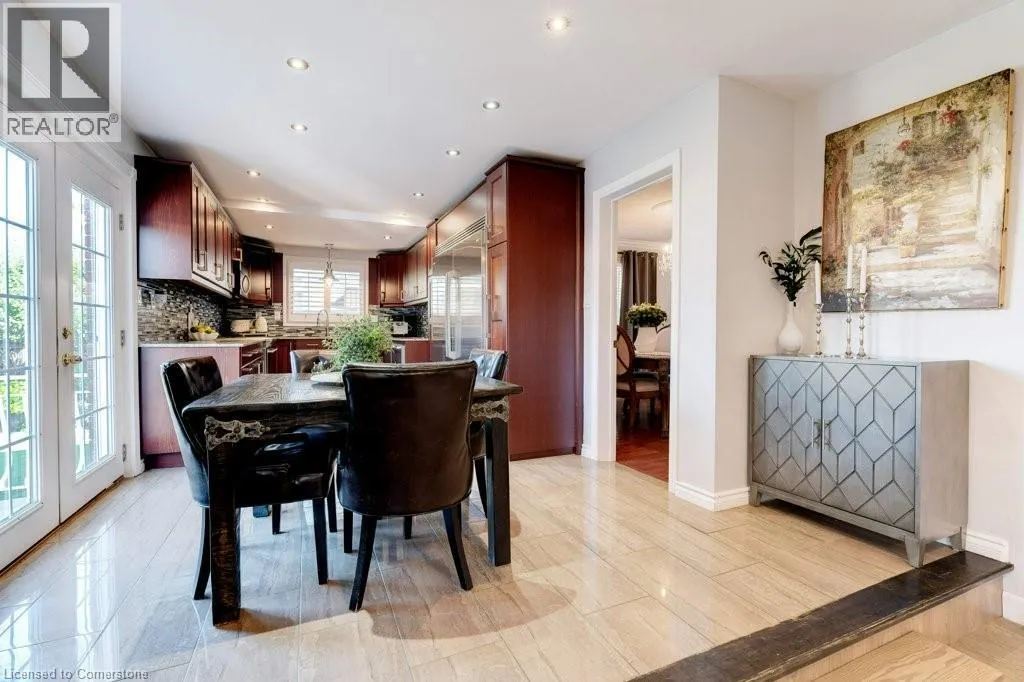 27 PINEWOODS Drive